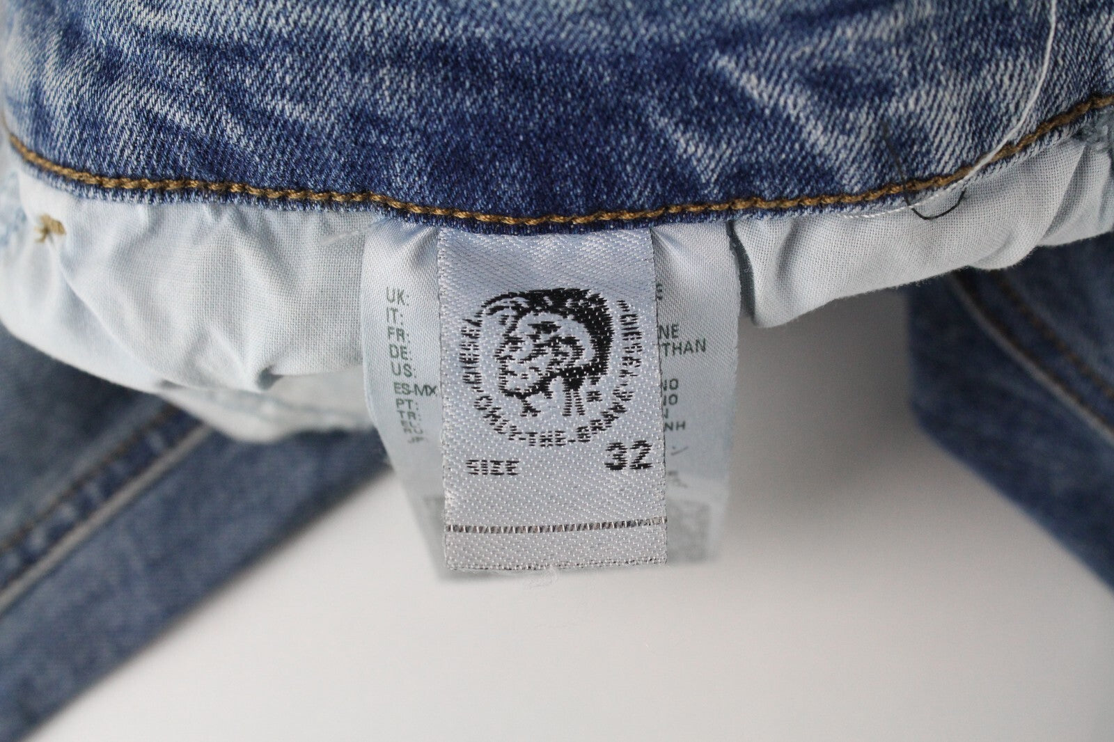 DIESEL D-Eetar 087AV vyriški džinsai W32/L32 morkų rašto, siaurėjantys, tamprūs, mėlyni, plėšyti 