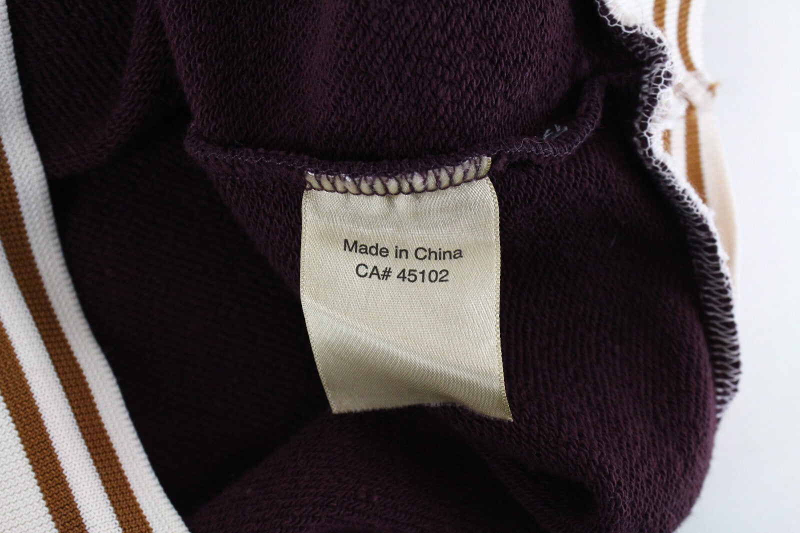 MAISON SCOTCH moteriškas džemperis L dydžio violetinis ilgomis rankovėmis su logotipu ir apvalia kaklo iškirpte 