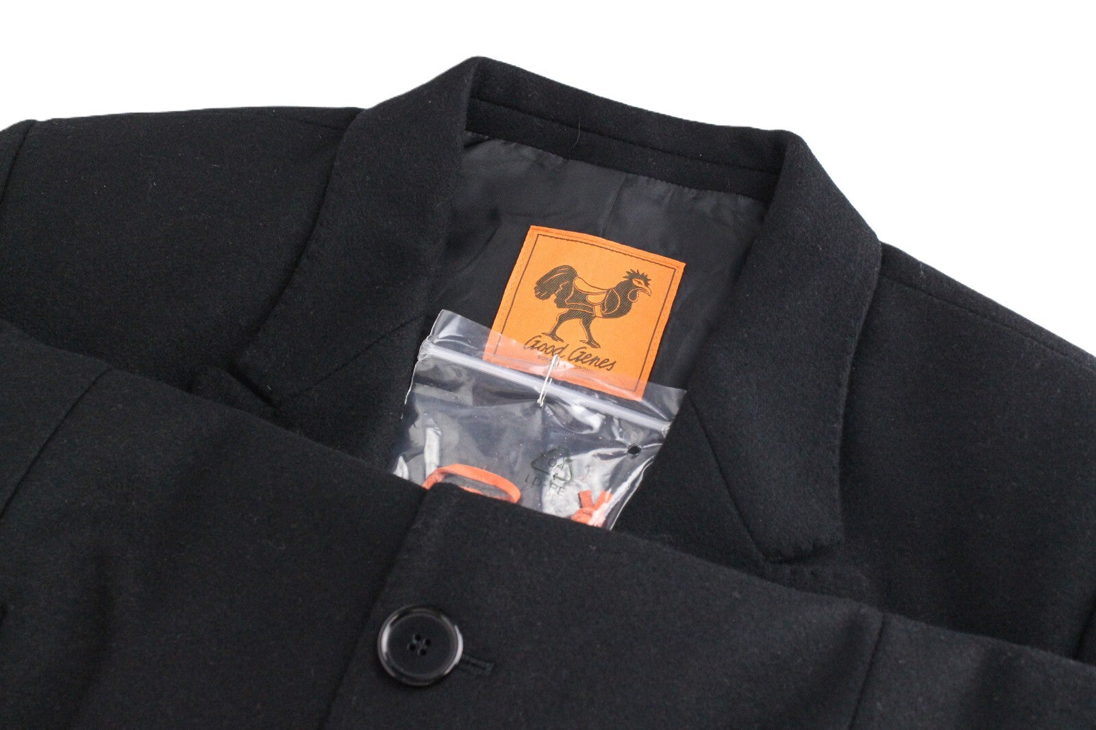 GOOD GENES vyriškas paltas 52 juodas vilnos mišinio smailiu atvartu, vieneilis pamušalas 