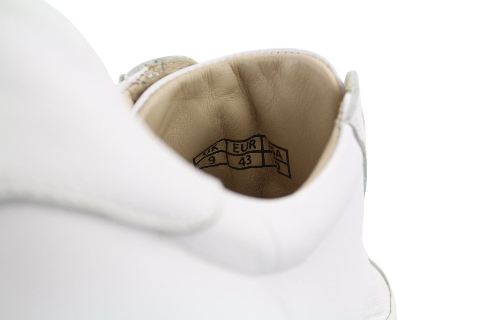 SUITSUPPLY FW1404 vyriški sportbačiai, EU43, balti, odiniai, suvarstyti, žemi, migdolų spalvos nosys. 