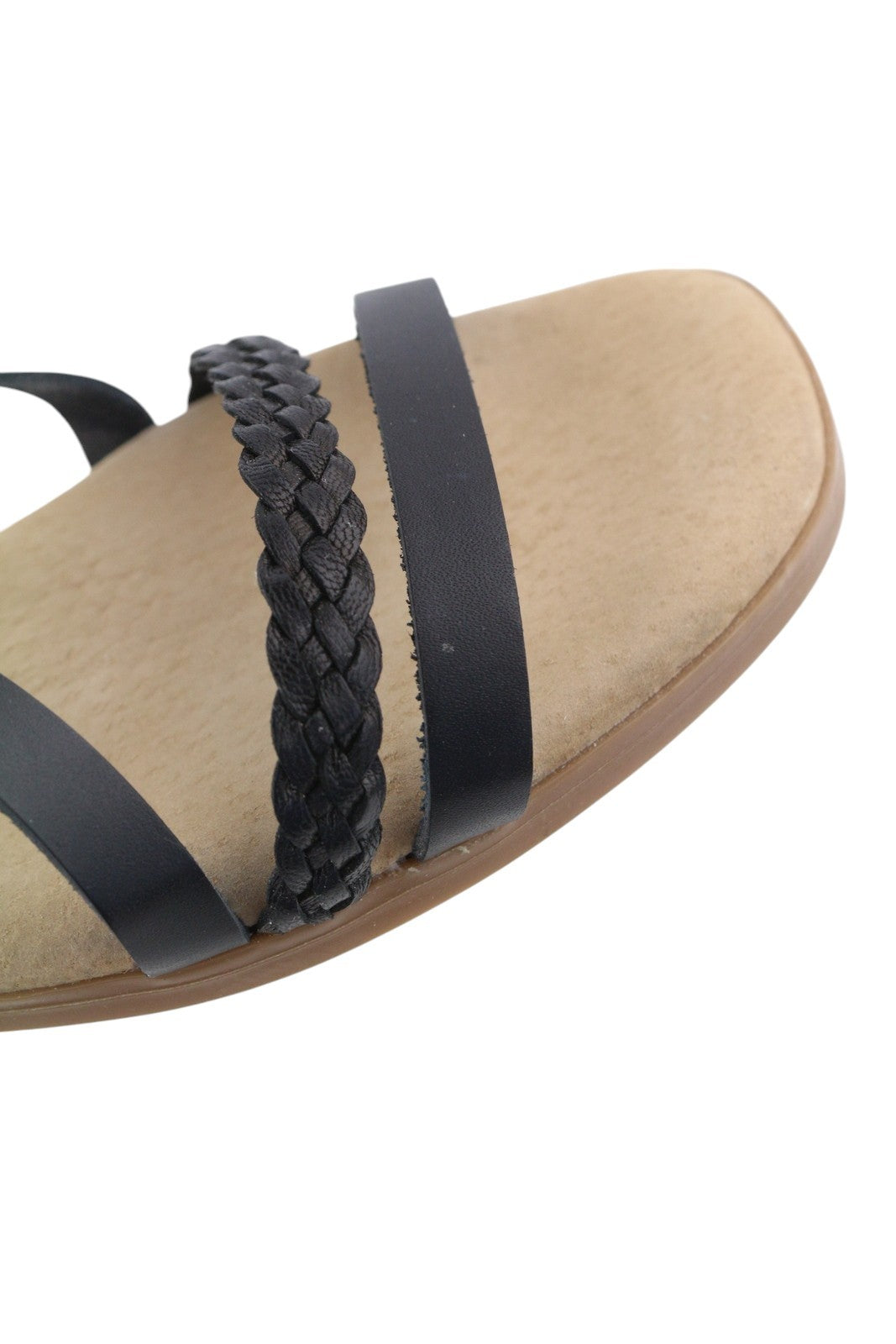 LIBERITAE moteriškos basutės, 38 dydžio, juodos, odinės, sagtimi užsegamos, atviromis nosimis, laisvalaikio stiliaus, su logotipu. 