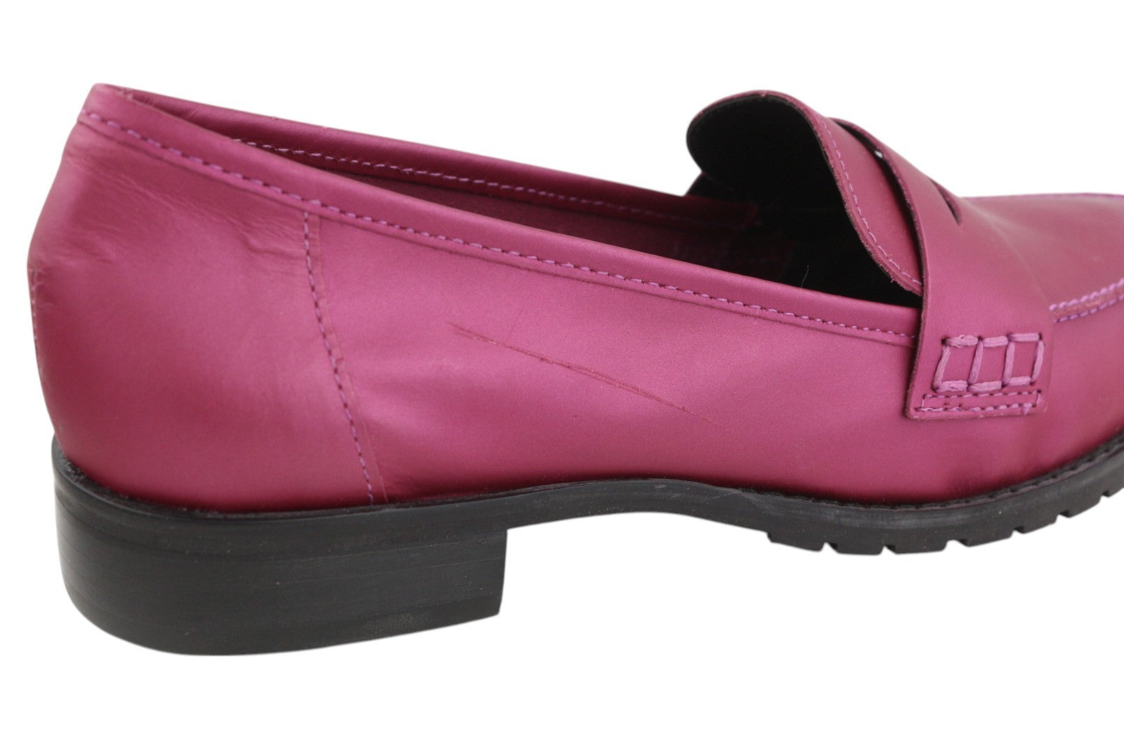 SAN MARINA moteriški bateliai, 37 dydis, violetiniai, odiniai, migdolų formos nosytės, užsegami su logotipu. 