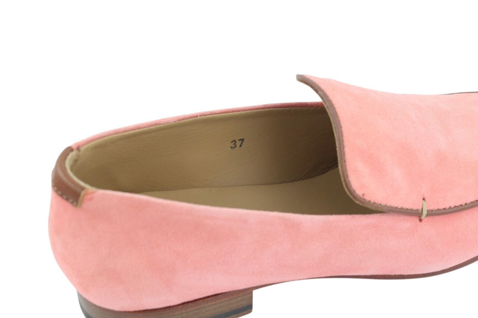 UŽDARYTA Moteriški bateliai, 37 €, šviesiai rožiniai, zomšiniai, odiniai, migdolų formos noseliai, užsegami. 