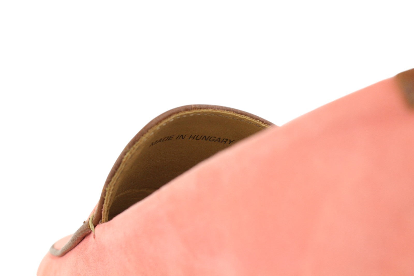 UŽDARYTA Moteriški bateliai, 37 €, šviesiai rožiniai, zomšiniai, odiniai, migdolų formos noseliai, užsegami. 