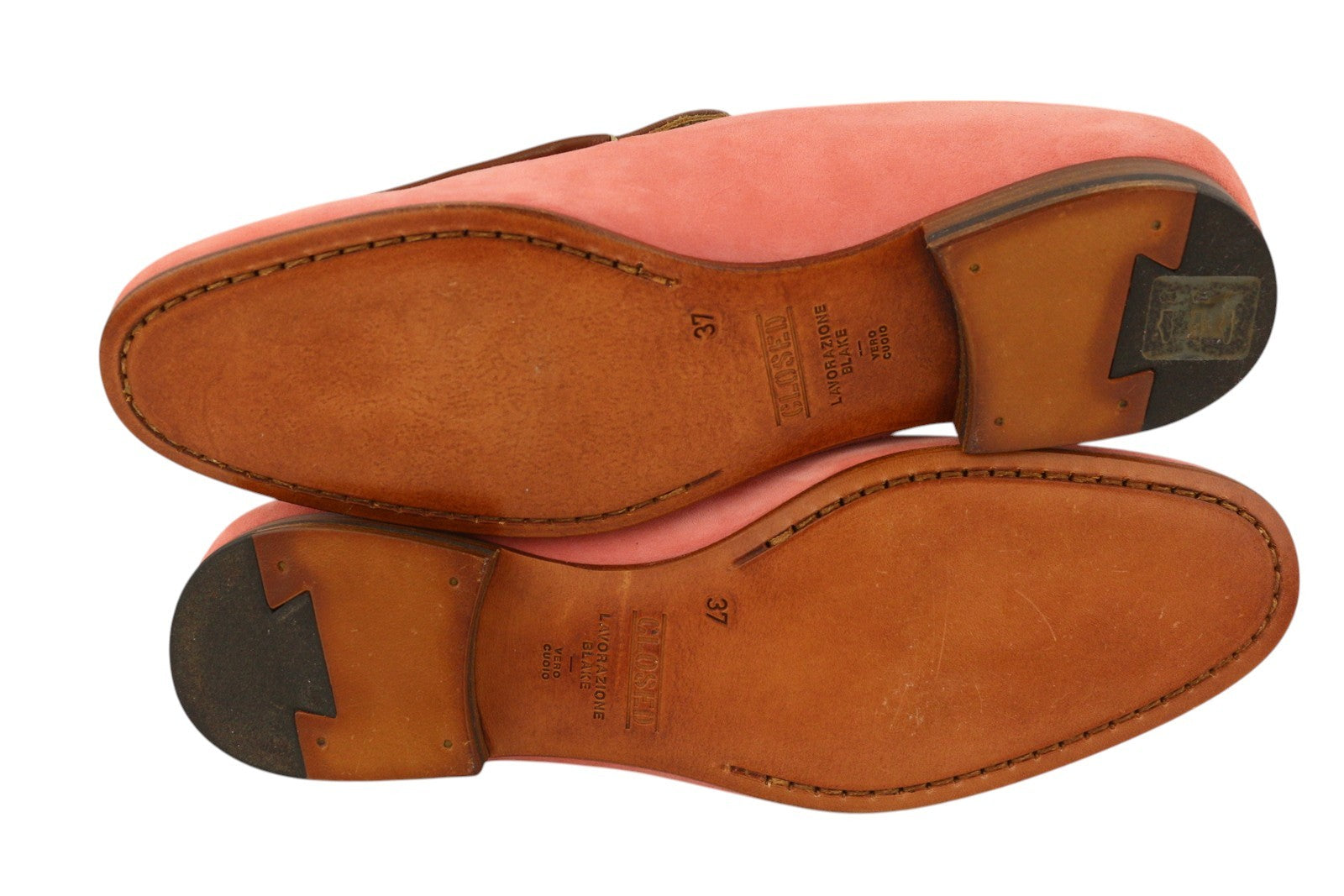 UŽDARYTA Moteriški bateliai, 37 €, šviesiai rožiniai, zomšiniai, odiniai, migdolų formos noseliai, užsegami. 