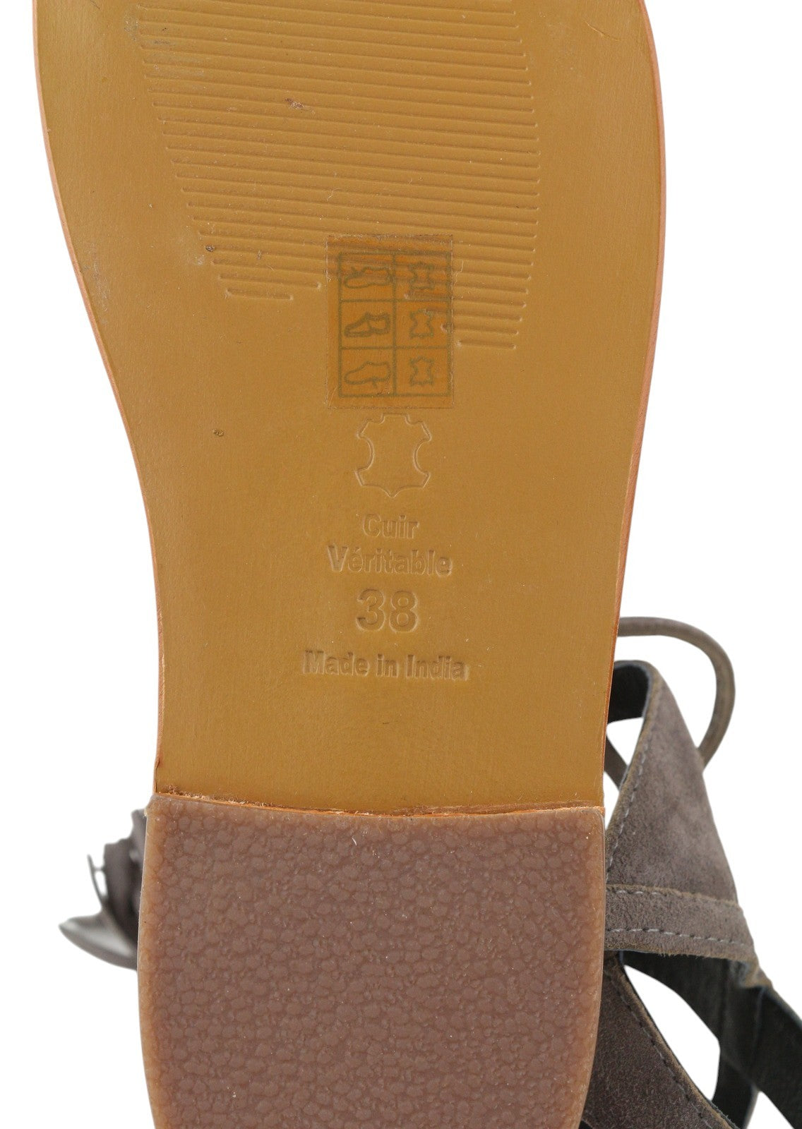 WHITE SUN moteriškos basutės, 38 dydžio, pilkos, zomšinės, odos, gladiatorinės, be kulnų, su kutais. 