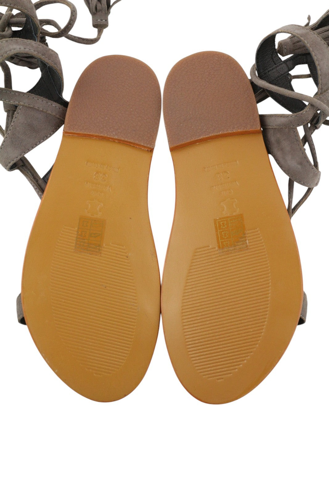 WHITE SUN moteriškos basutės, 38 dydžio, pilkos, zomšinės, odos, gladiatorinės, be kulnų, su kutais. 