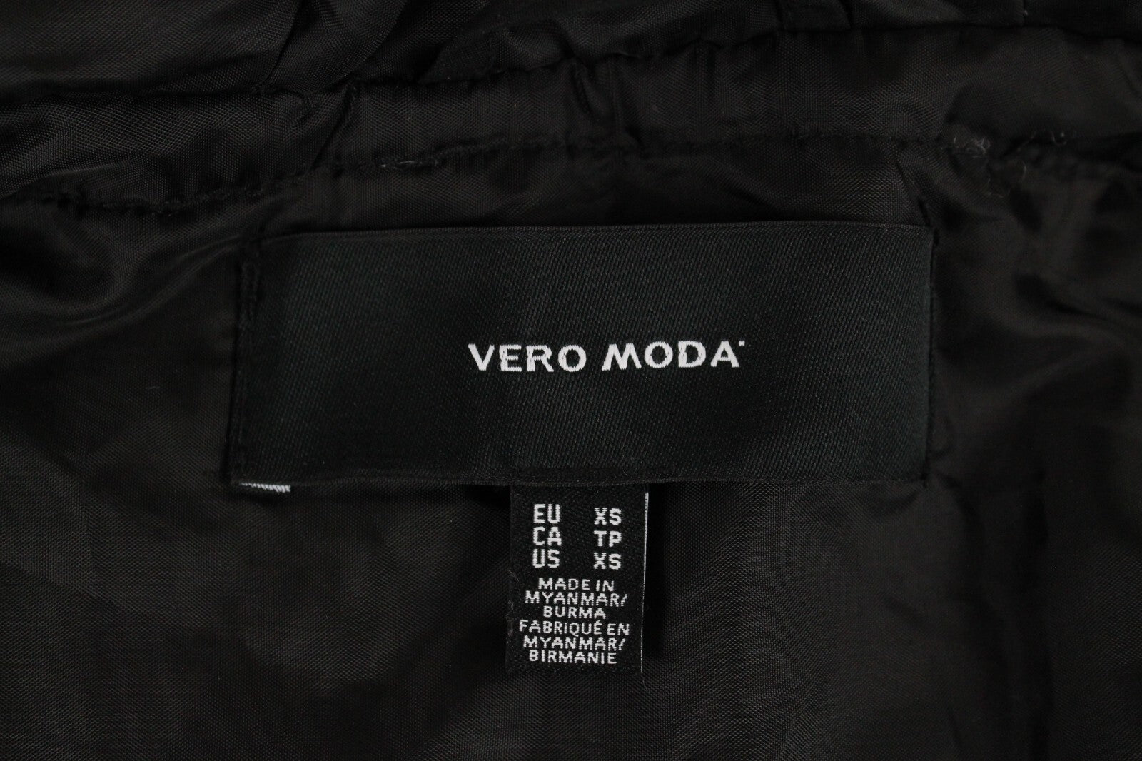 VERO MODA moteriška striukė XS su dirbtiniu kailiu, juoda pamušalu, ilga parka su gobtuvu 
