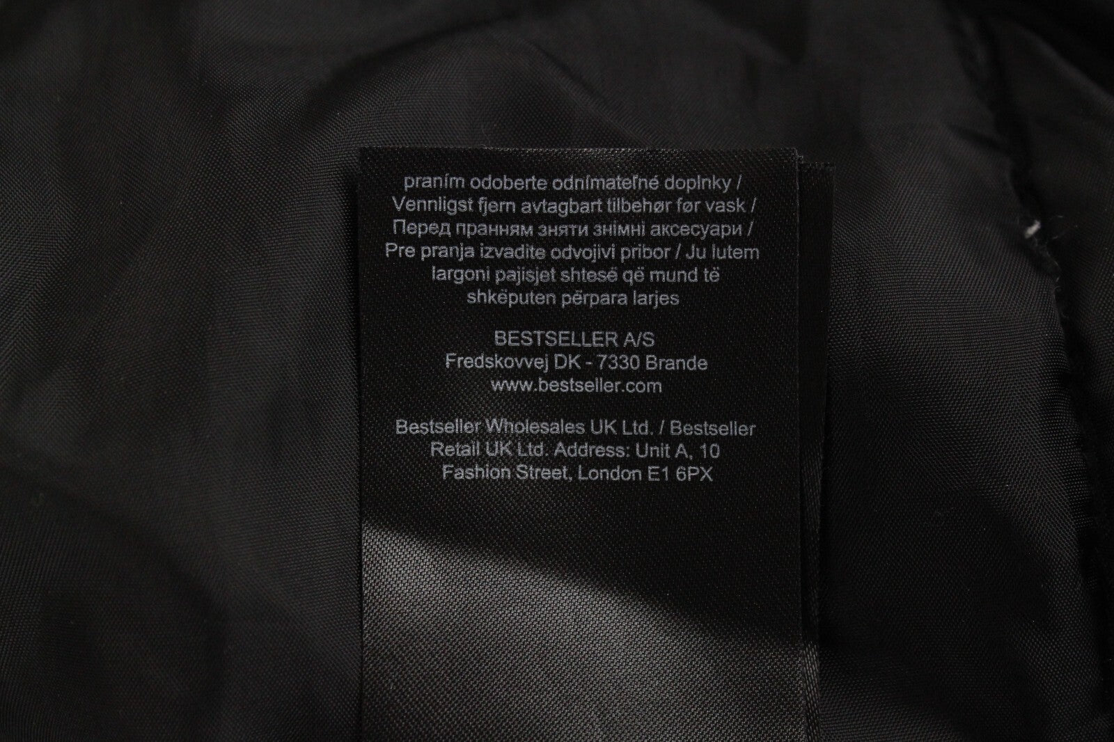 VERO MODA moteriška striukė XS su dirbtiniu kailiu, juoda pamušalu, ilga parka su gobtuvu 