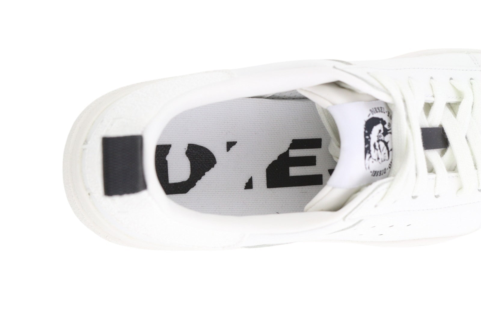 DIESEL S-Clever Low W moteriški sportbačiai, 38 dydis, balti, karvės odos, migdolų nosis, rekomenduojama kaina – 120 € 