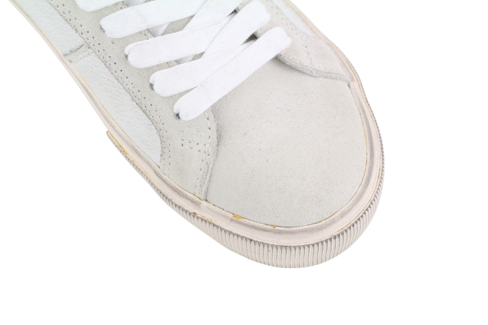 DIESEL S-Mydori Lc W moteriški sportbačiai, 36 dydžio, šviesios odos, migdolų spalvos, su gumelėmis. Rekomenduojama kaina – 160 €. 