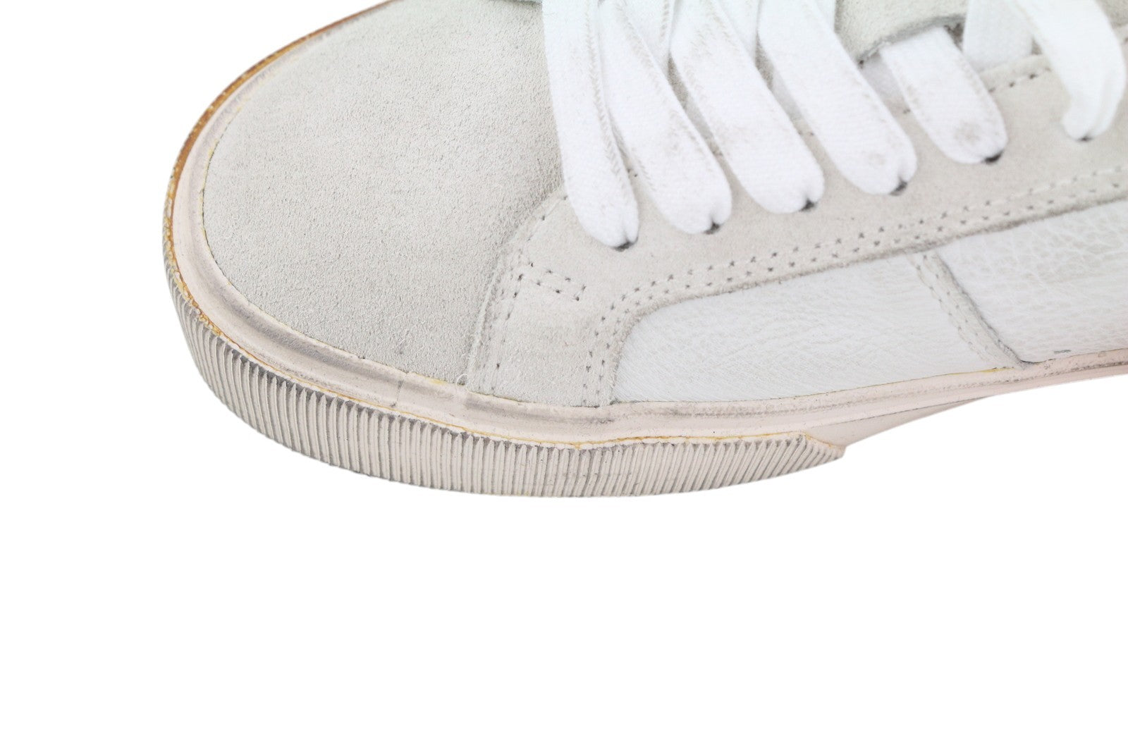 DIESEL S-Mydori Lc W moteriški sportbačiai, 36 dydžio, šviesios odos, migdolų spalvos, su gumelėmis. Rekomenduojama kaina – 160 €. 