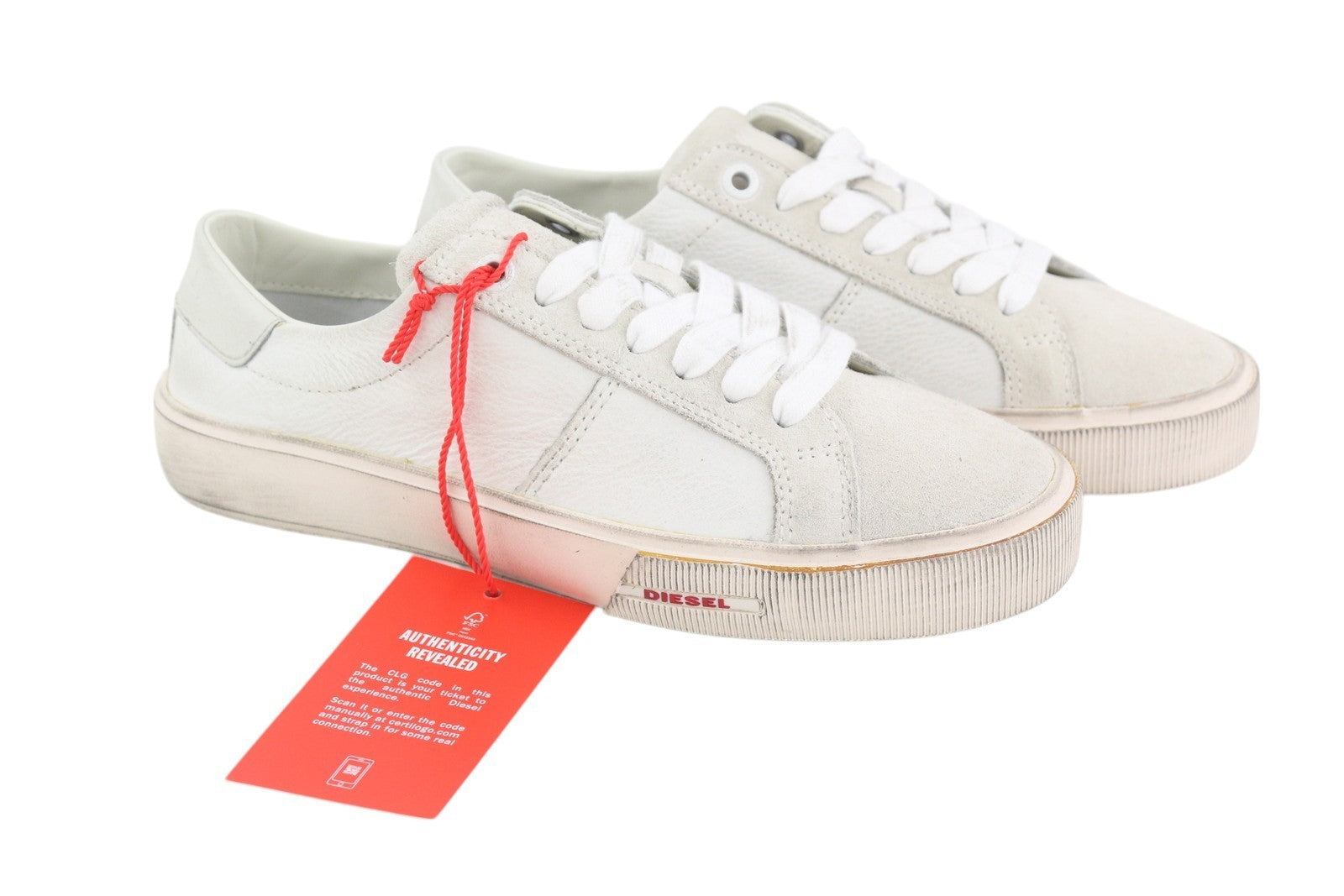 DIESEL S-Mydori Lc W moteriški sportbačiai, 36 dydžio, šviesios odos, migdolų spalvos, su gumelėmis. Rekomenduojama kaina – 160 €. 