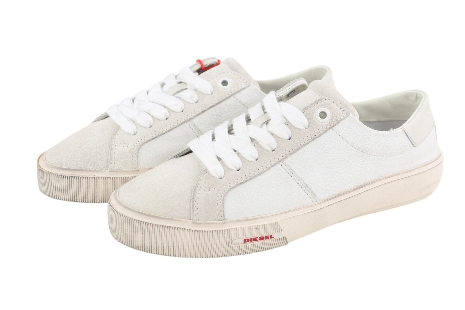 DIESEL S-Mydori Lc W moteriški sportbačiai, 36 dydžio, šviesios odos, migdolų spalvos, su gumelėmis. Rekomenduojama kaina – 160 €. 