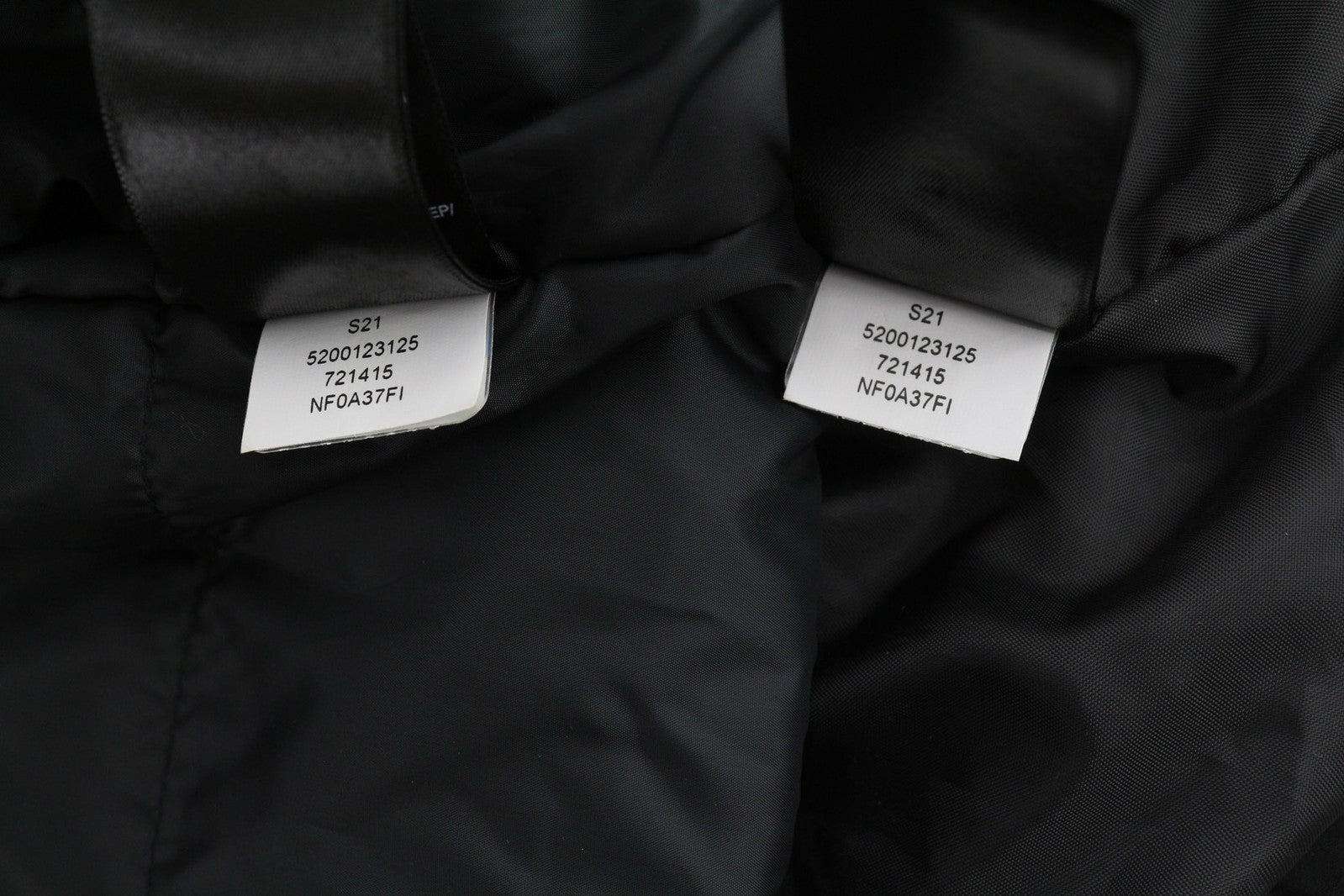 „THE NORTH FACE“ vyriška striukė XL dydžio, juoda, su gobtuvu, izoliuota, nuimamu pamušalu, „Dryvent“. 