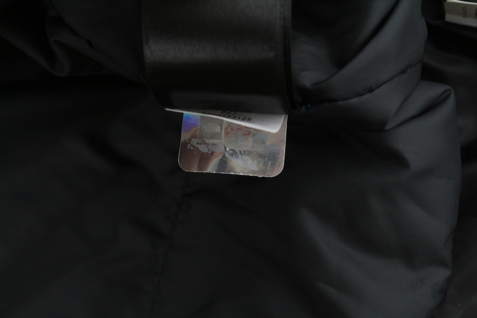 „THE NORTH FACE“ vyriška striukė XL dydžio, juoda, su gobtuvu, izoliuota, nuimamu pamušalu, „Dryvent“. 