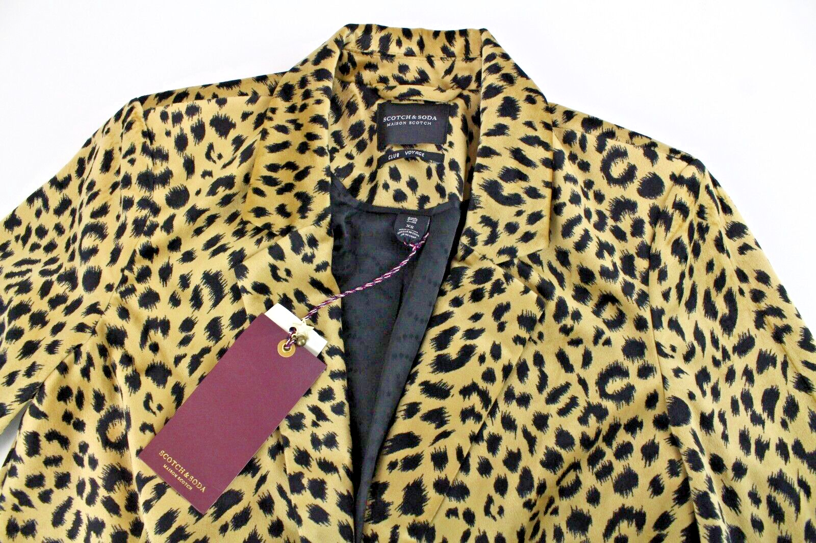 MAISON SCOTCH moteriškas švarkas S dydžio, leopardo rašto, įpjova atvarte, šortai su klubo „Voyage“ logotipu 