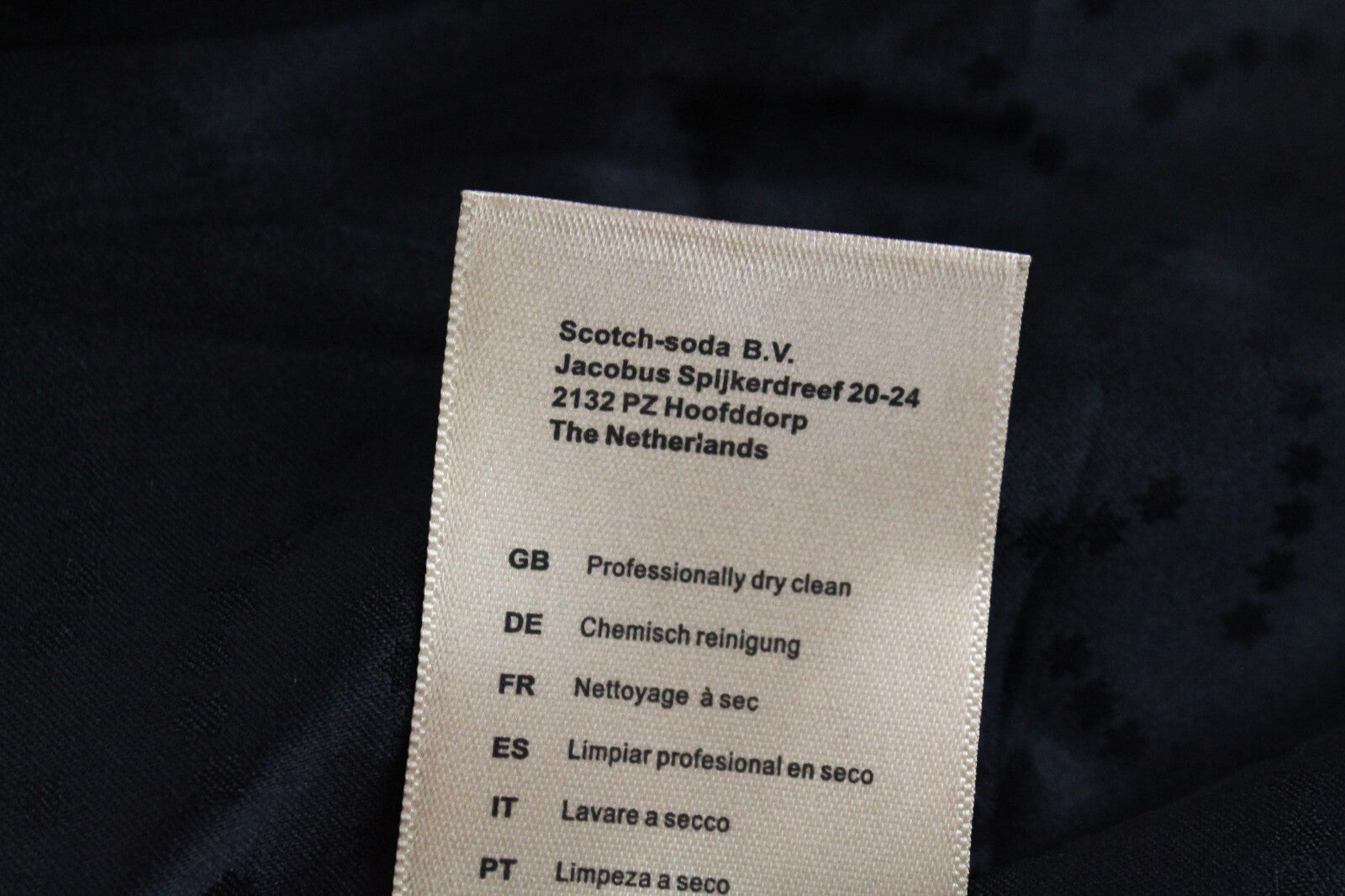 MAISON SCOTCH moteriškas švarkas S dydžio, leopardo rašto, įpjova atvarte, šortai su klubo „Voyage“ logotipu 