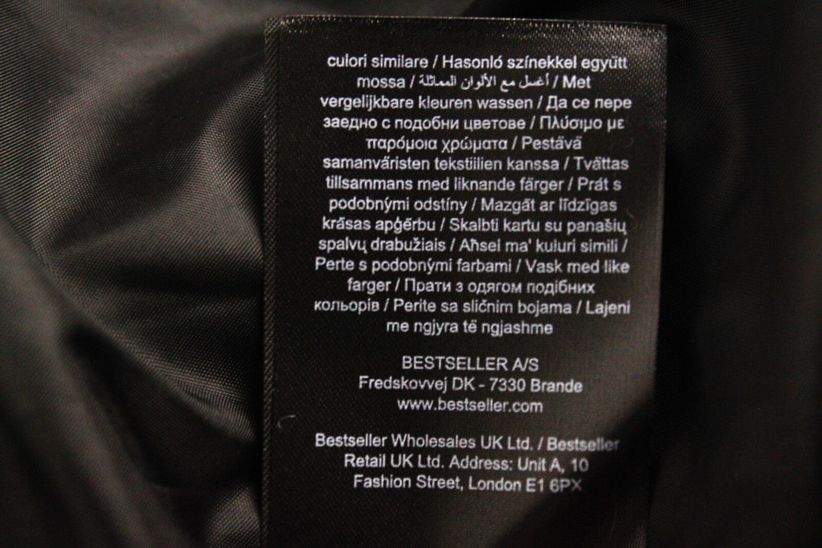 ONLY moteriška striukė M, plona, ​​gobtuvu, chaki spalvos, dygsniuota, šilta, ilga 