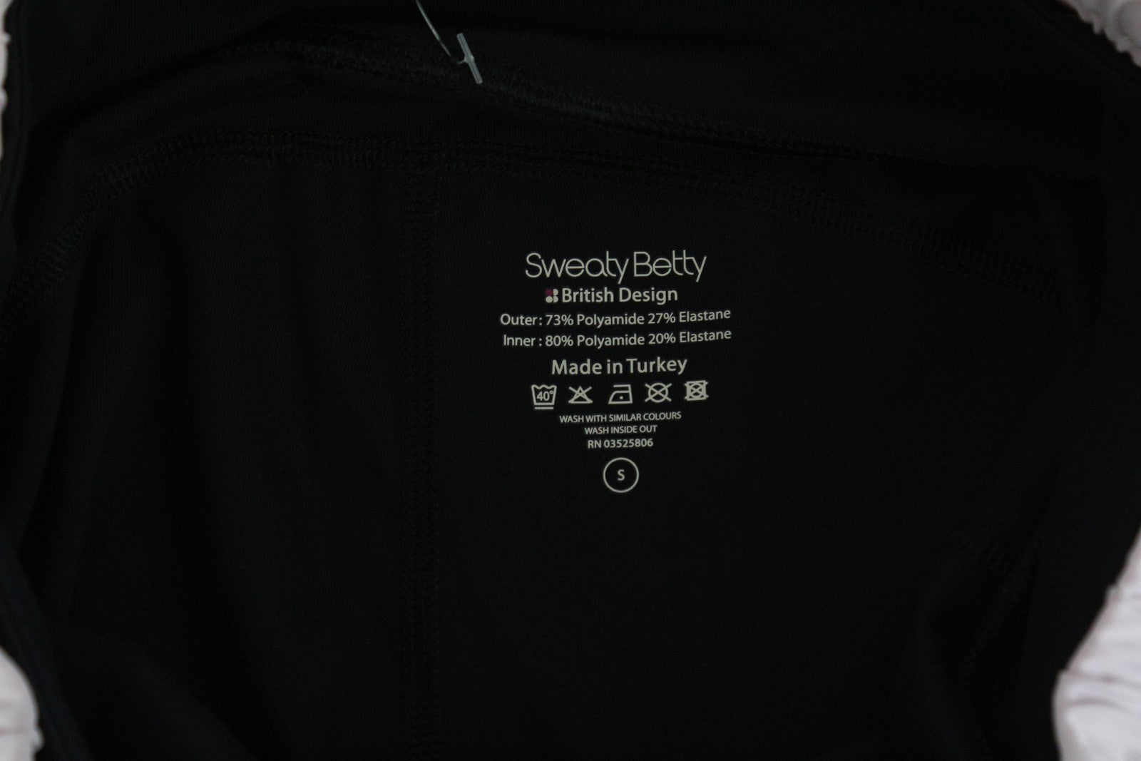 SWEATY BETTY Aerial 2in1 S violetiniai sluoksniuoti sportiniai šortai moterims, tamprūs treniruotėms 