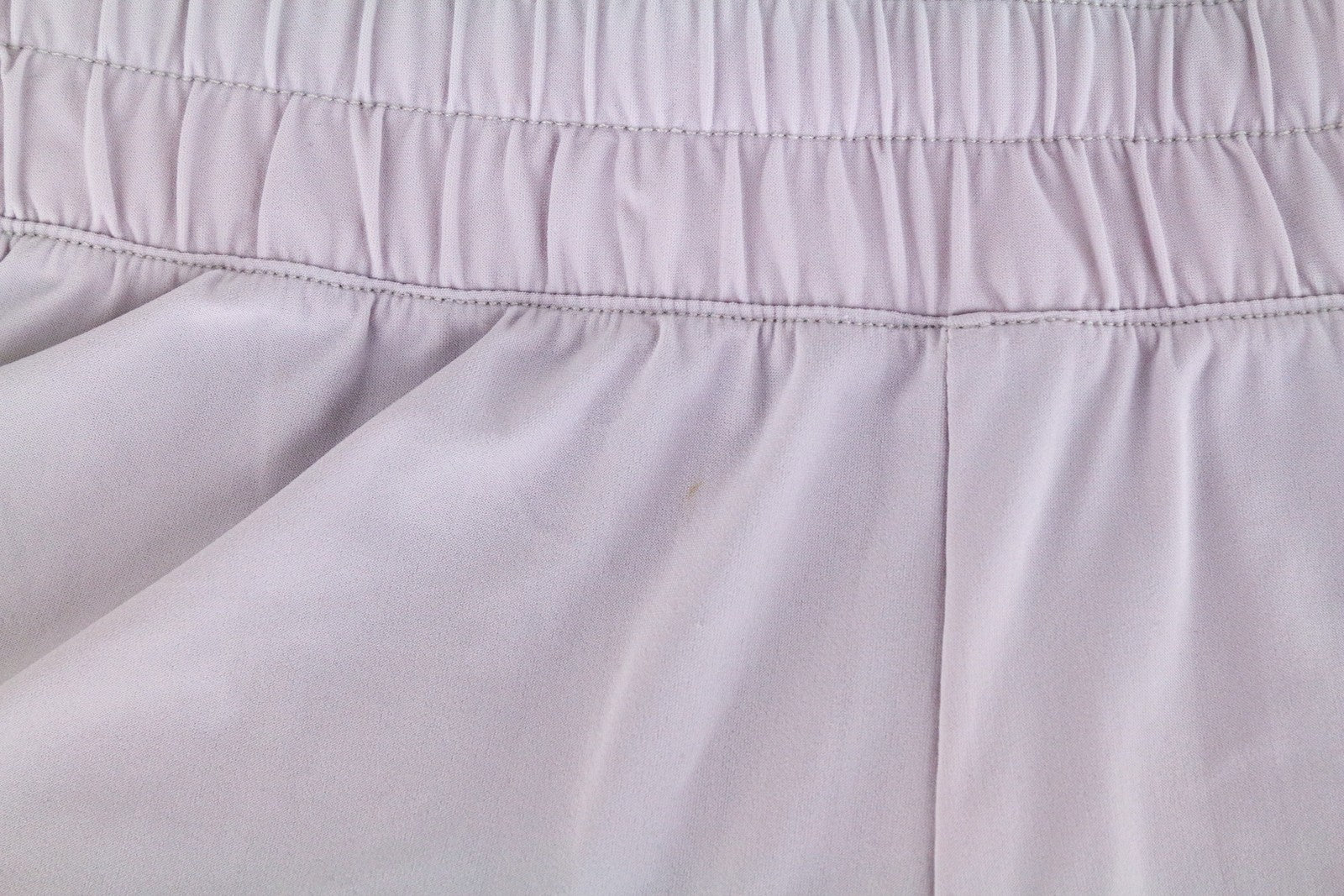 SWEATY BETTY Aerial 2in1 S violetiniai sluoksniuoti sportiniai šortai moterims, tamprūs treniruotėms 