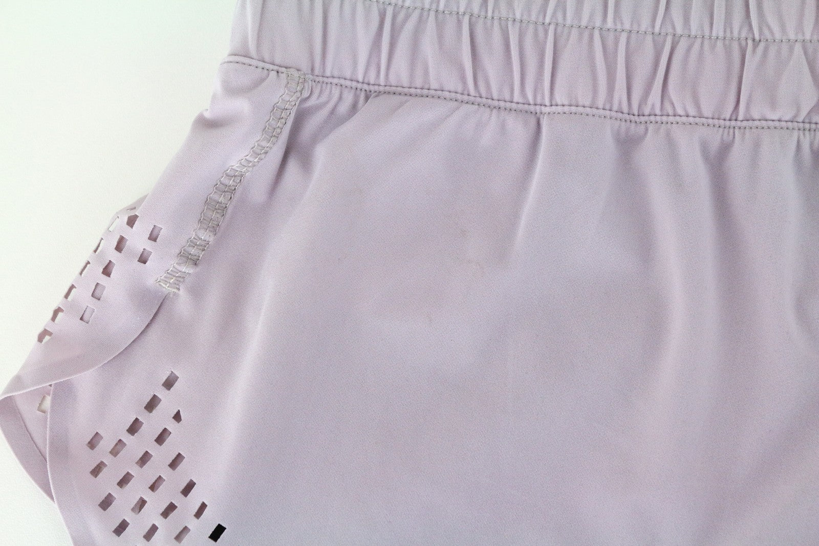 SWEATY BETTY Aerial 2in1 S violetiniai sluoksniuoti sportiniai šortai moterims, tamprūs treniruotėms 