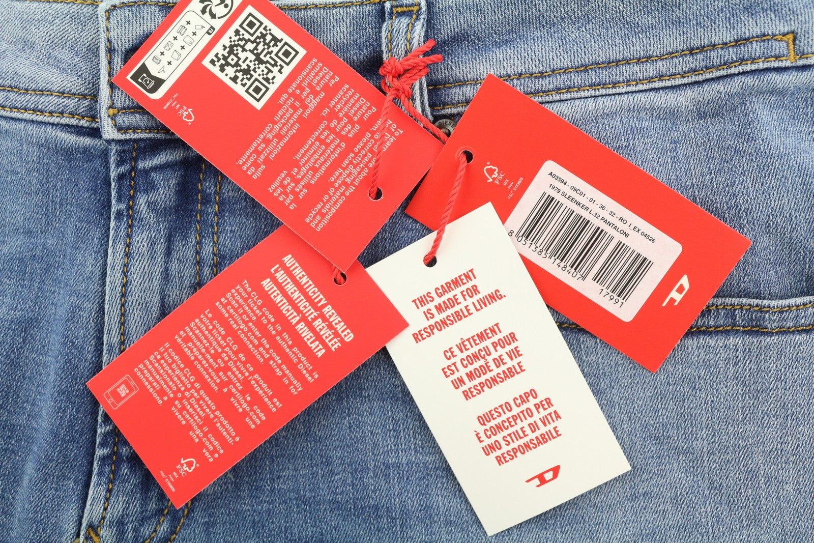 DIESEL 1979 Sleenker 09C01 vyriški džinsai W36/L32 žemo juosmens, aptempti, mėlyni, rekomenduojama kaina – 195 € 