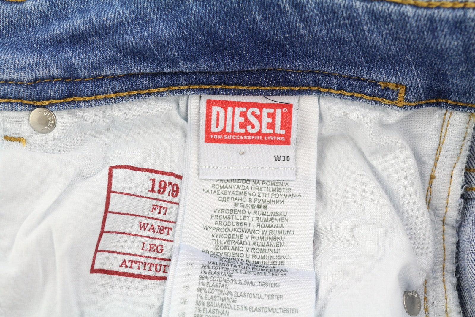 DIESEL 1979 Sleenker 09C01 vyriški džinsai W36/L32 žemo juosmens, aptempti, mėlyni, rekomenduojama kaina – 195 € 