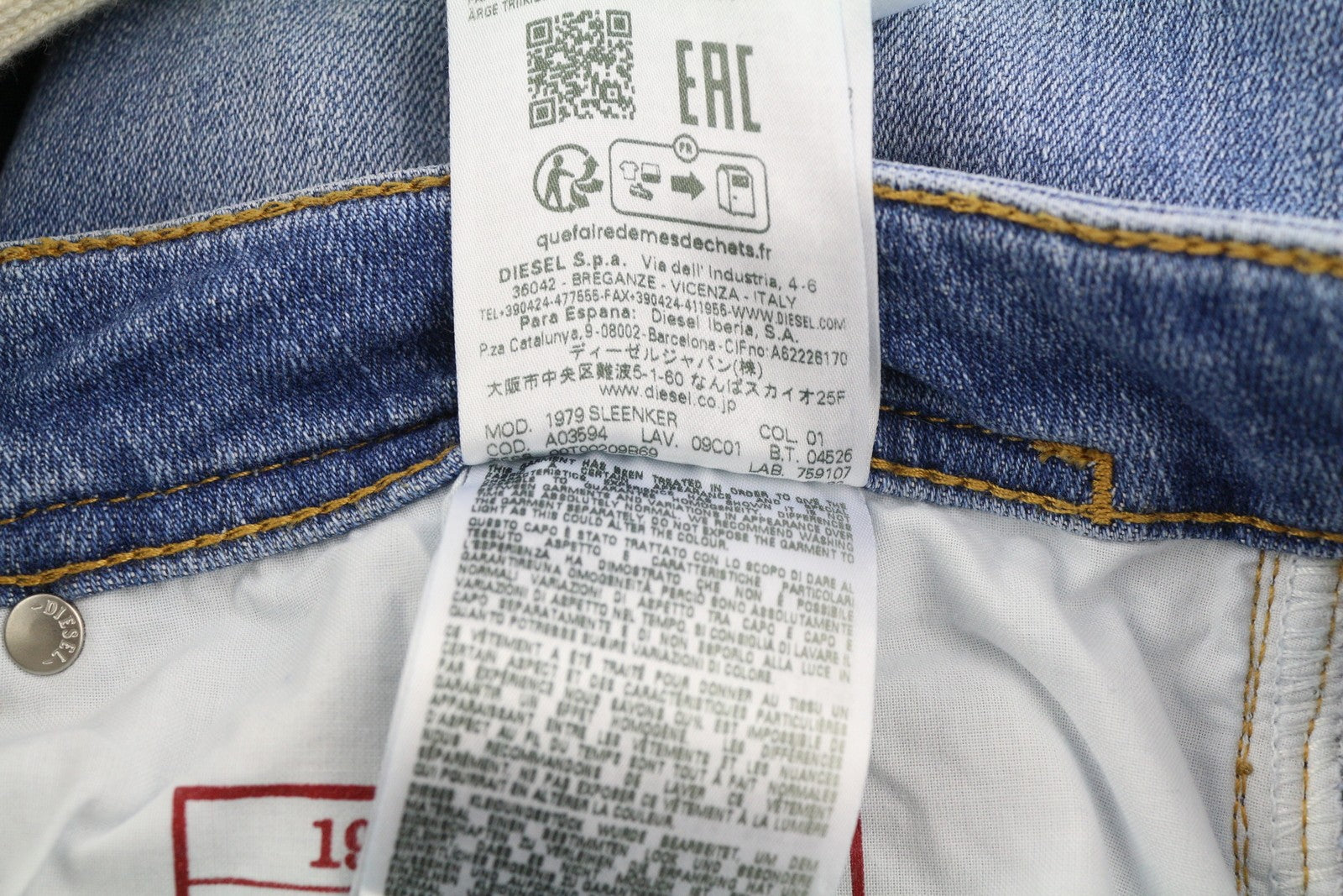 DIESEL 1979 Sleenker 09C01 vyriški džinsai W36/L32 žemo juosmens, aptempti, mėlyni, rekomenduojama kaina – 195 € 