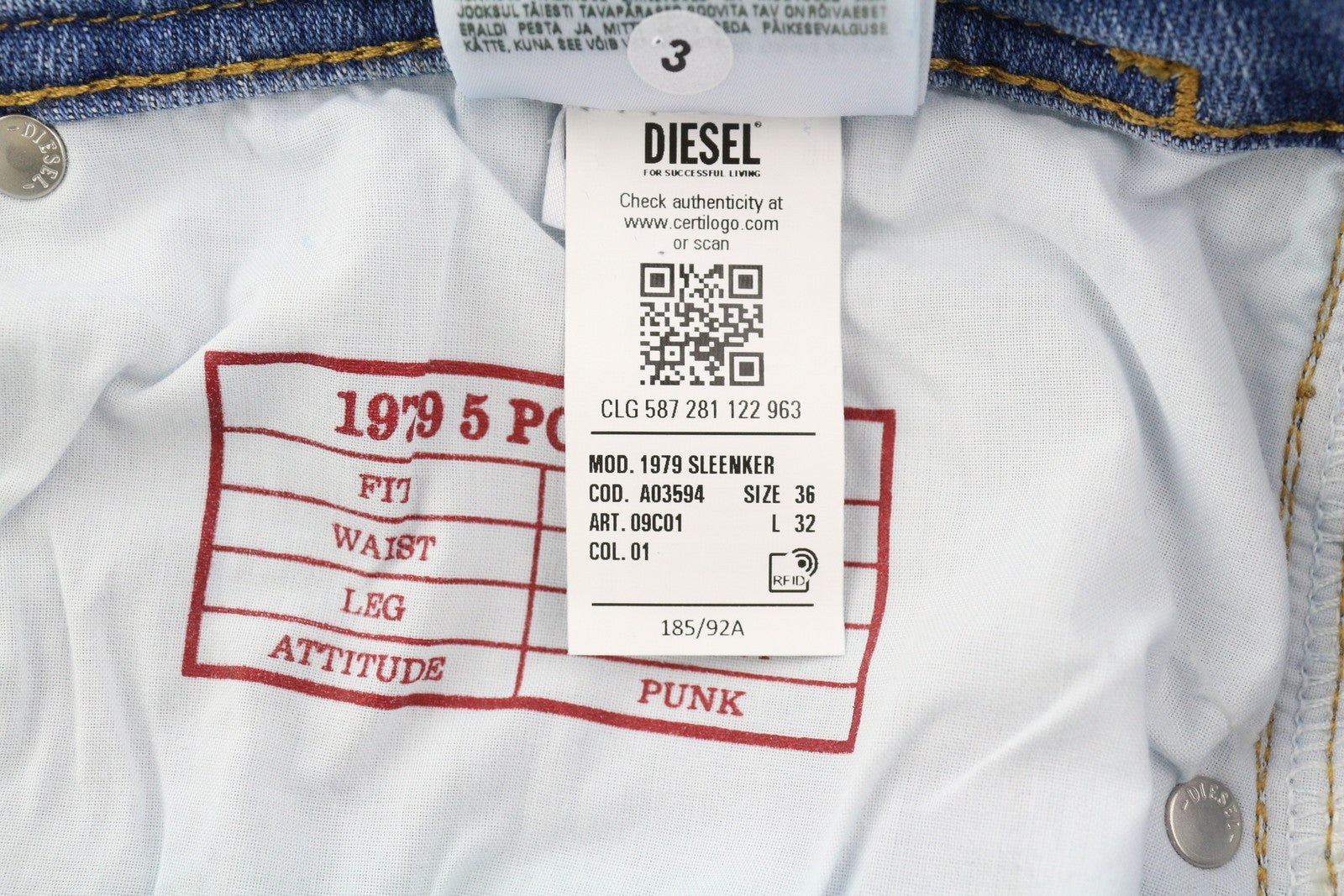 DIESEL 1979 Sleenker 09C01 vyriški džinsai W36/L32 žemo juosmens, aptempti, mėlyni, rekomenduojama kaina – 195 € 