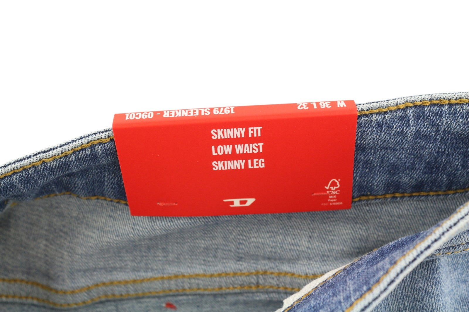 DIESEL 1979 Sleenker 09C01 vyriški džinsai W36/L32 žemo juosmens, aptempti, mėlyni, rekomenduojama kaina – 195 € 