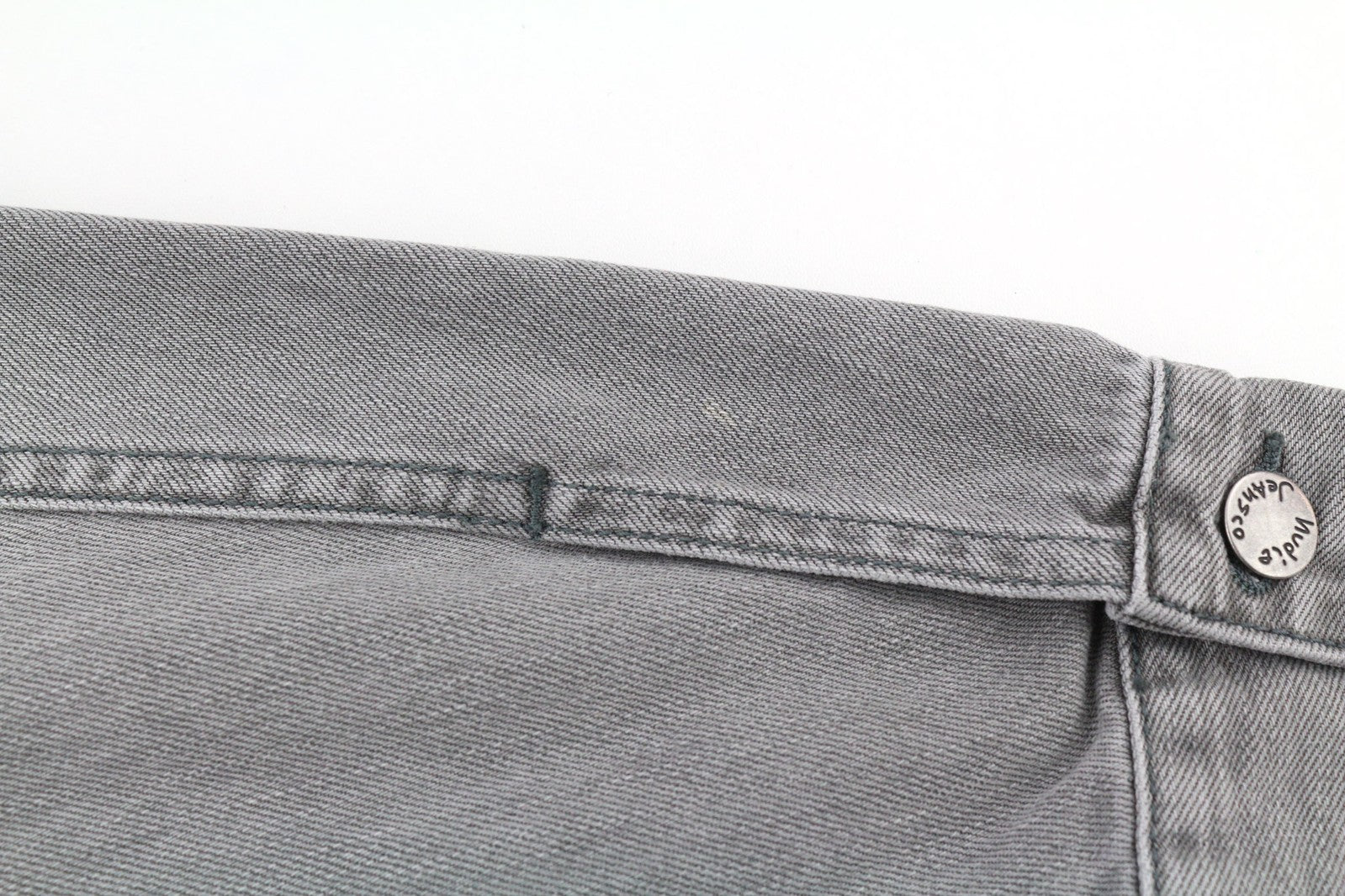 NUDIE JEANS Perry vyriška striukė L, organinės juodos dryžuoto džinso su skalbto sagomis logotipu 