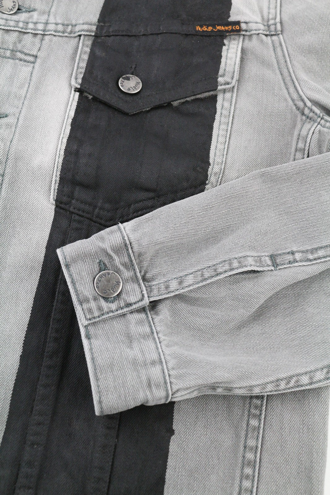 NUDIE JEANS Perry vyriška striukė L, organinės juodos dryžuoto džinso su skalbto sagomis logotipu 