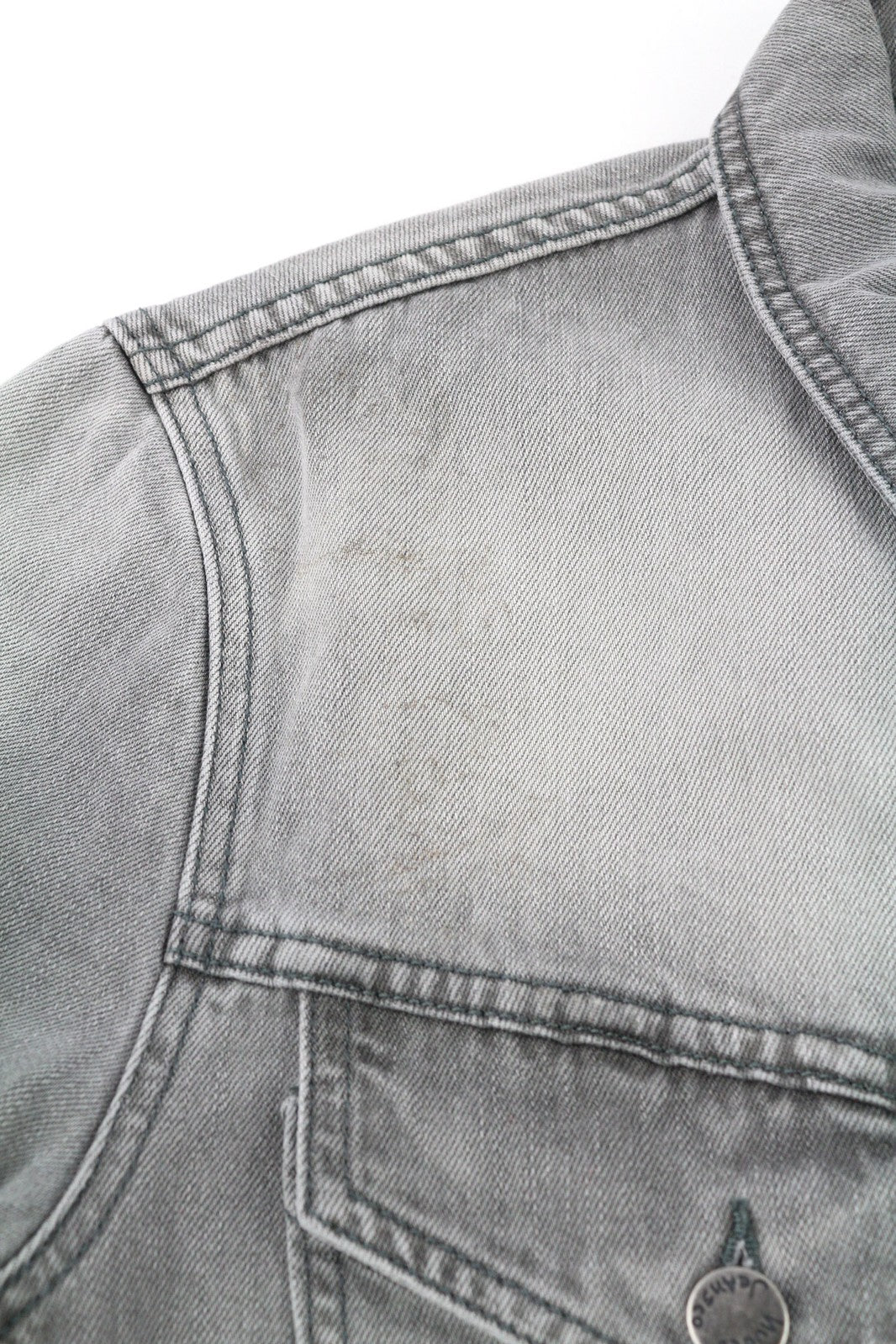 NUDIE JEANS Perry vyriška striukė L, organinės juodos dryžuoto džinso su skalbto sagomis logotipu 