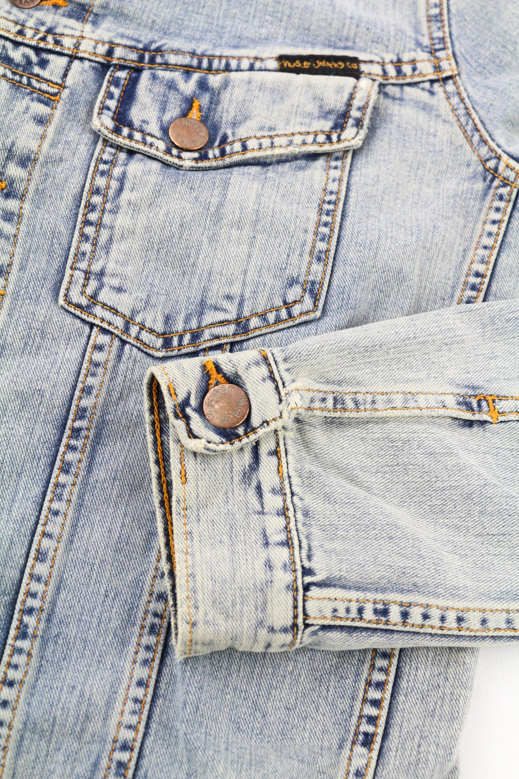 NUDIE JEANS Terry vyriška striukė S, džinsinio audinio, balintos mėlynos spalvos, su medvilnės sagomis. 