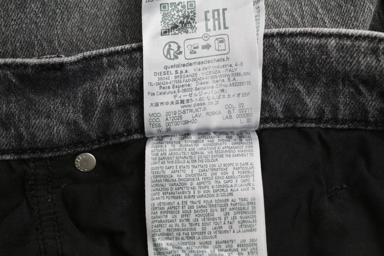 DIESEL 2019 D-Strukt R09KA vyriški džinsai W36/L32 pilki su skalbtais plonais užtrauktukais, rekomenduojama kaina – 225 € 