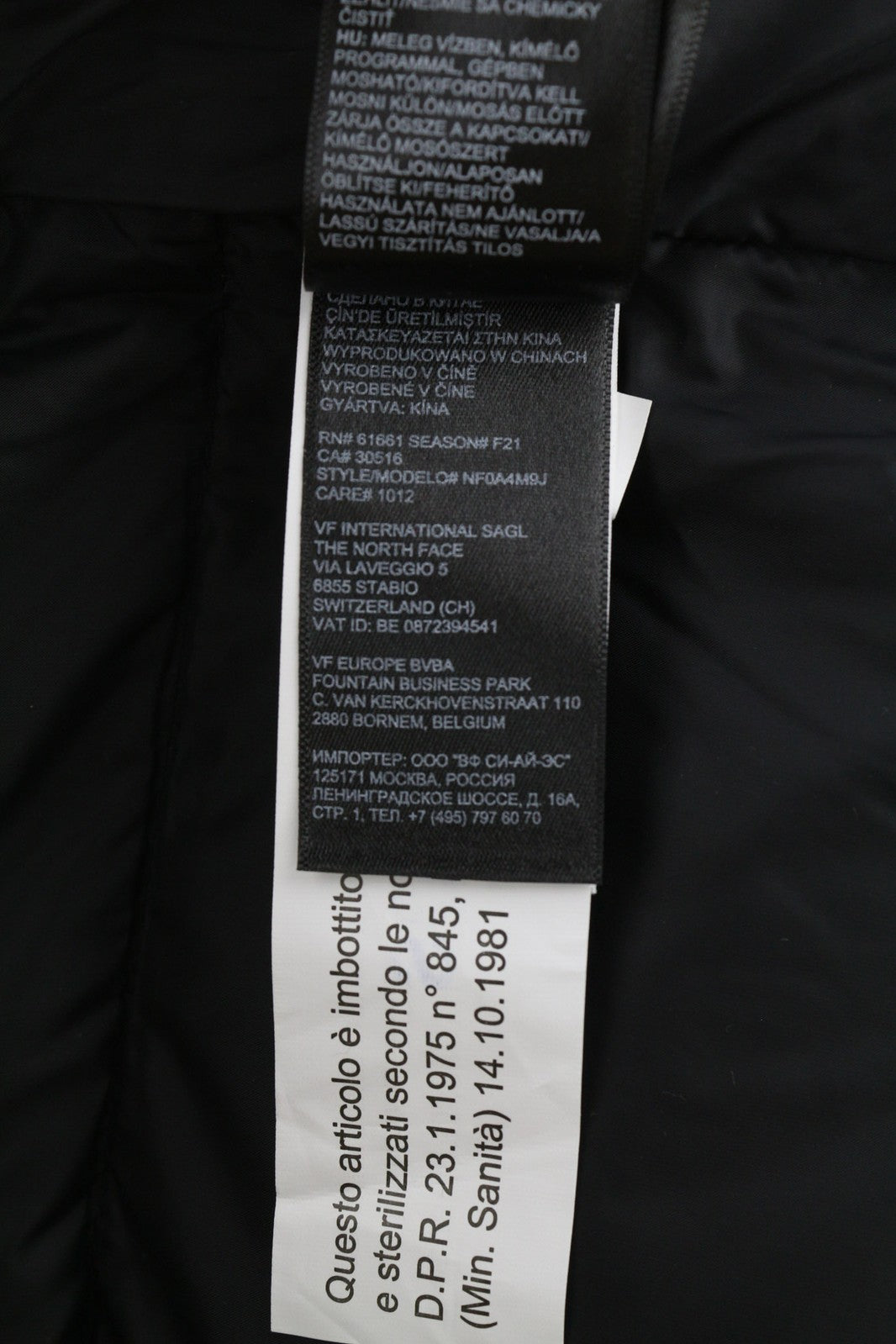 „The North Face Diablo“ pūkinė vyriška striukė S 700 su izoliacija ir logotipu bei pūkuota danga.