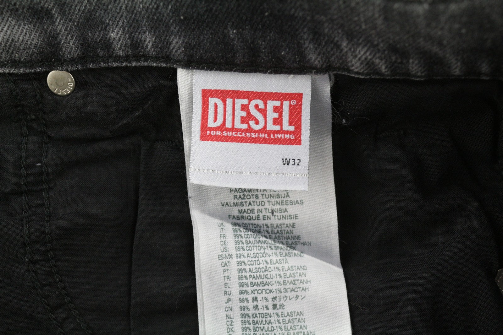 DIESEL 2019 D-Strukt R09KA vyriški džinsai W32/L32 pilki su skalbtais plonais užtrauktukais, rekomenduojama kaina – 225 € 