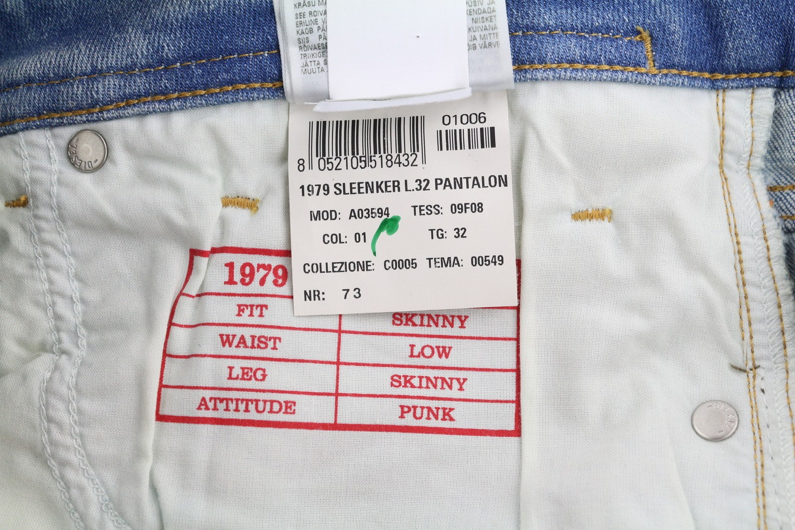 DIESEL 1979 Sleenker 09F08 vyriški džinsai W32/L32 žemo juosmens, aptempti, mėlyni, rekomenduojama kaina – 295 € 