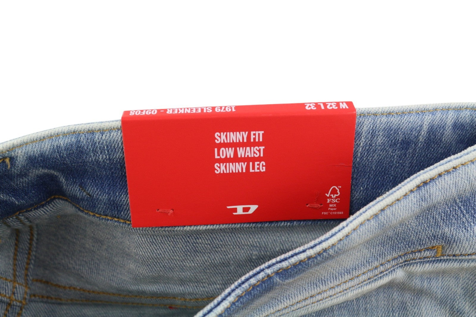 DIESEL 1979 Sleenker 09F08 vyriški džinsai W32/L32 žemo juosmens, aptempti, mėlyni, rekomenduojama kaina – 295 € 