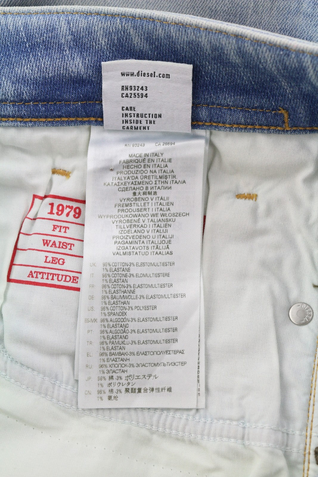 DIESEL 1979 Sleenker 09F08 vyriški džinsai W32/L32 žemo juosmens, aptempti, mėlyni, rekomenduojama kaina – 295 € 