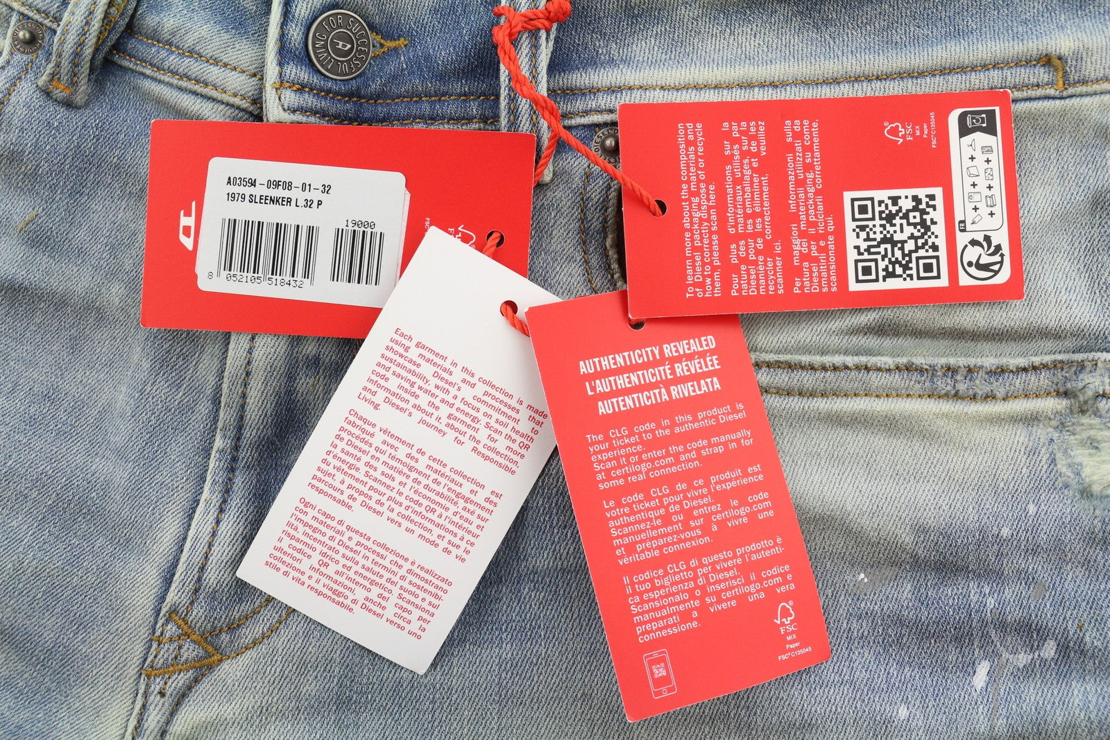 DIESEL 1979 Sleenker 09F08 vyriški džinsai W32/L32 žemo juosmens, aptempti, mėlyni, rekomenduojama kaina – 295 € 