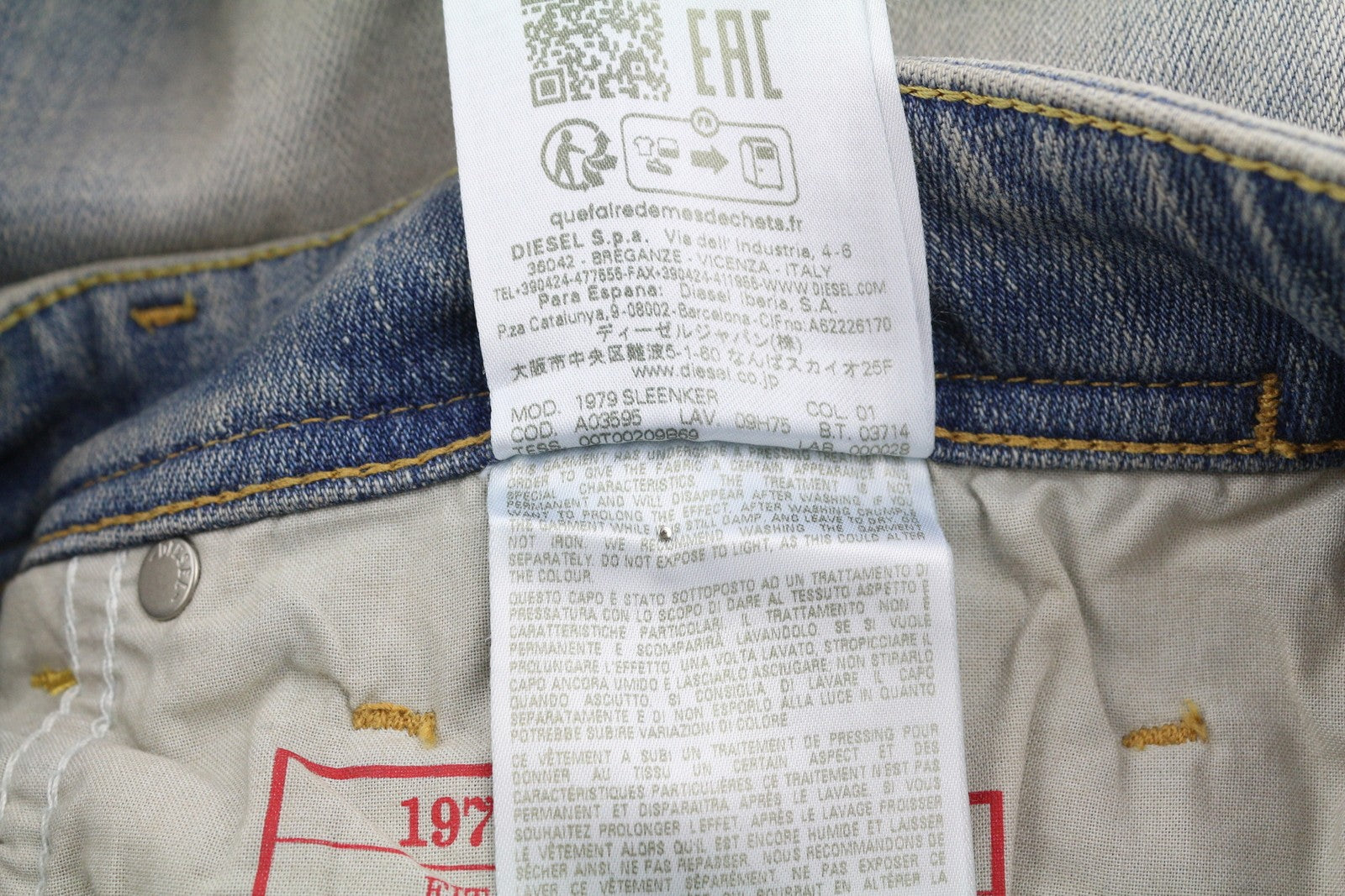 DIESEL 1979 Sleenker 09H75 vyriški džinsai W32/L30 žemo juosmens aptempti, mėlyni, rekomenduojama kaina – 295 € 