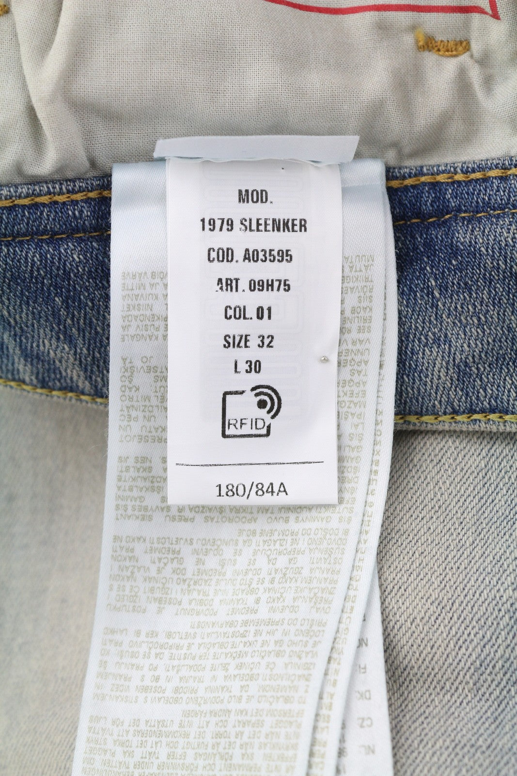 DIESEL 1979 Sleenker 09H75 vyriški džinsai W32/L30 žemo juosmens aptempti, mėlyni, rekomenduojama kaina – 295 € 