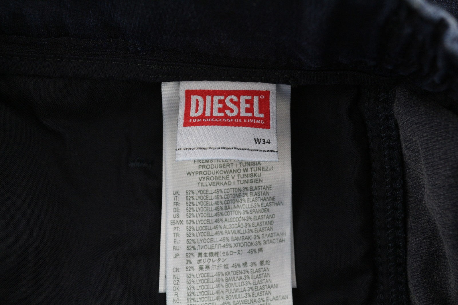 DIESEL D-Krooley-Cargo-Ne 069ZJ vyriški džinsai W34 su juosmeniu, siaurėjančiomis klešnėmis, rekomenduojama kaina – 295 €, mėlyni 