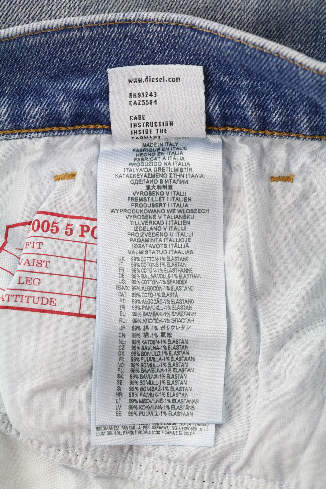 DIESEL 2005 D-Fining 09E85 vyriški džinsai W32/L30 mėlyni, skalbti, įprasti, siaurėjantys. Rekomenduojama mažmeninė kaina – 295 €. 