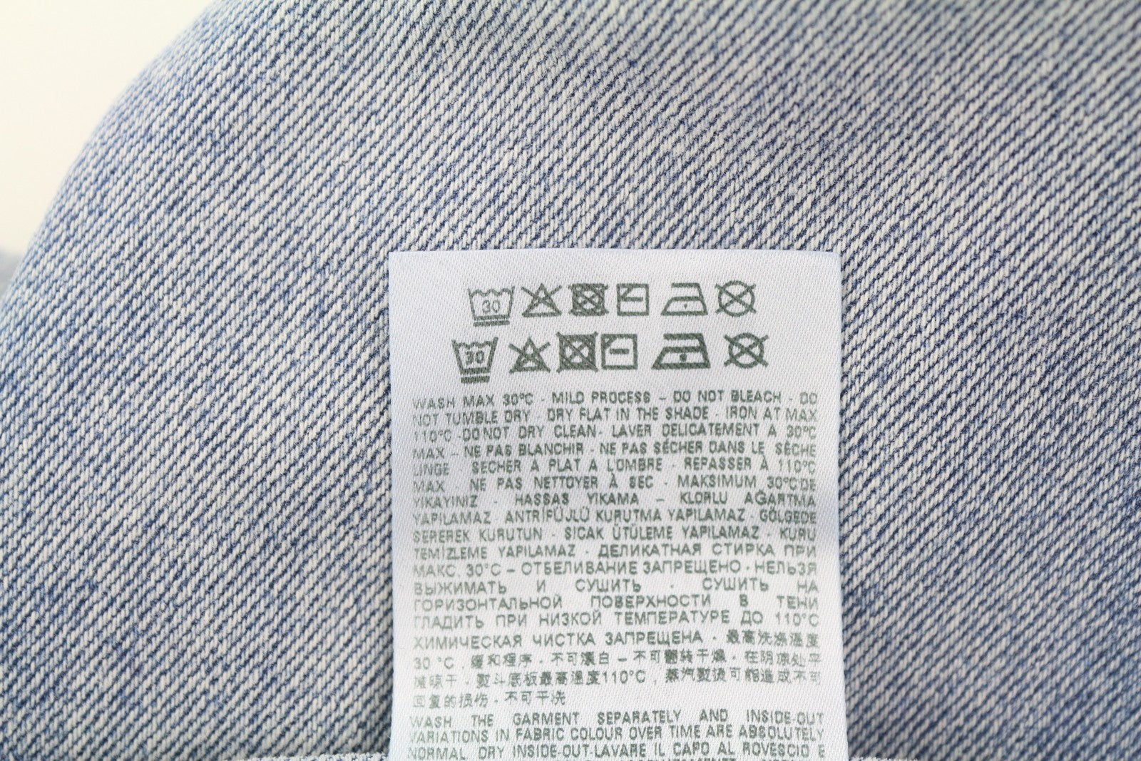 DIESEL 2005 D-Fining 09E85 vyriški džinsai W32/L30 mėlyni, skalbti, įprasti, siaurėjantys. Rekomenduojama mažmeninė kaina – 295 €. 