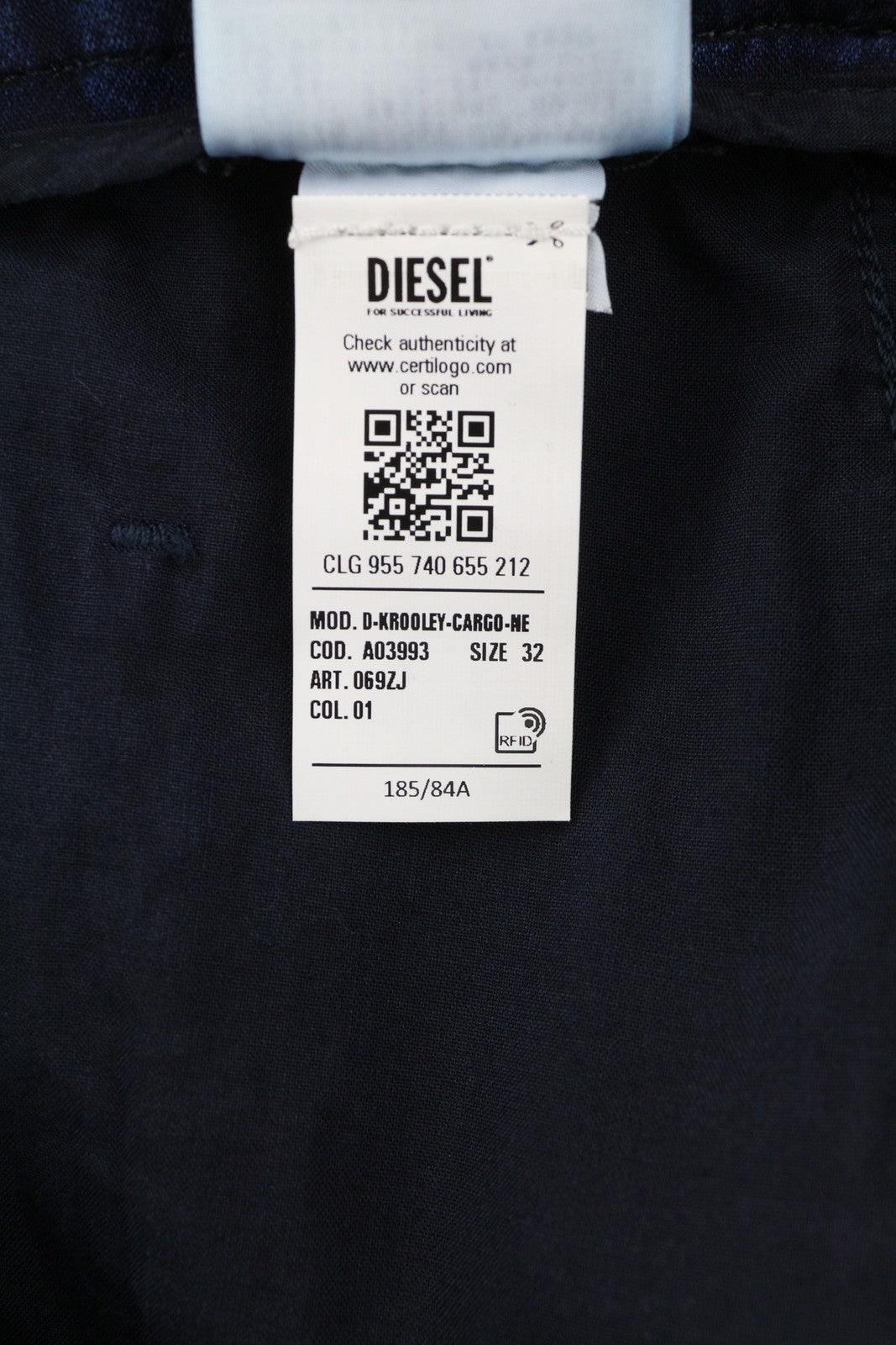 DIESEL D-Krooley-Cargo-Ne 069ZJ vyriški džinsai W32 su juosmeniu, siaurėjantys, mėlyni, rekomenduojama kaina – 295 € 