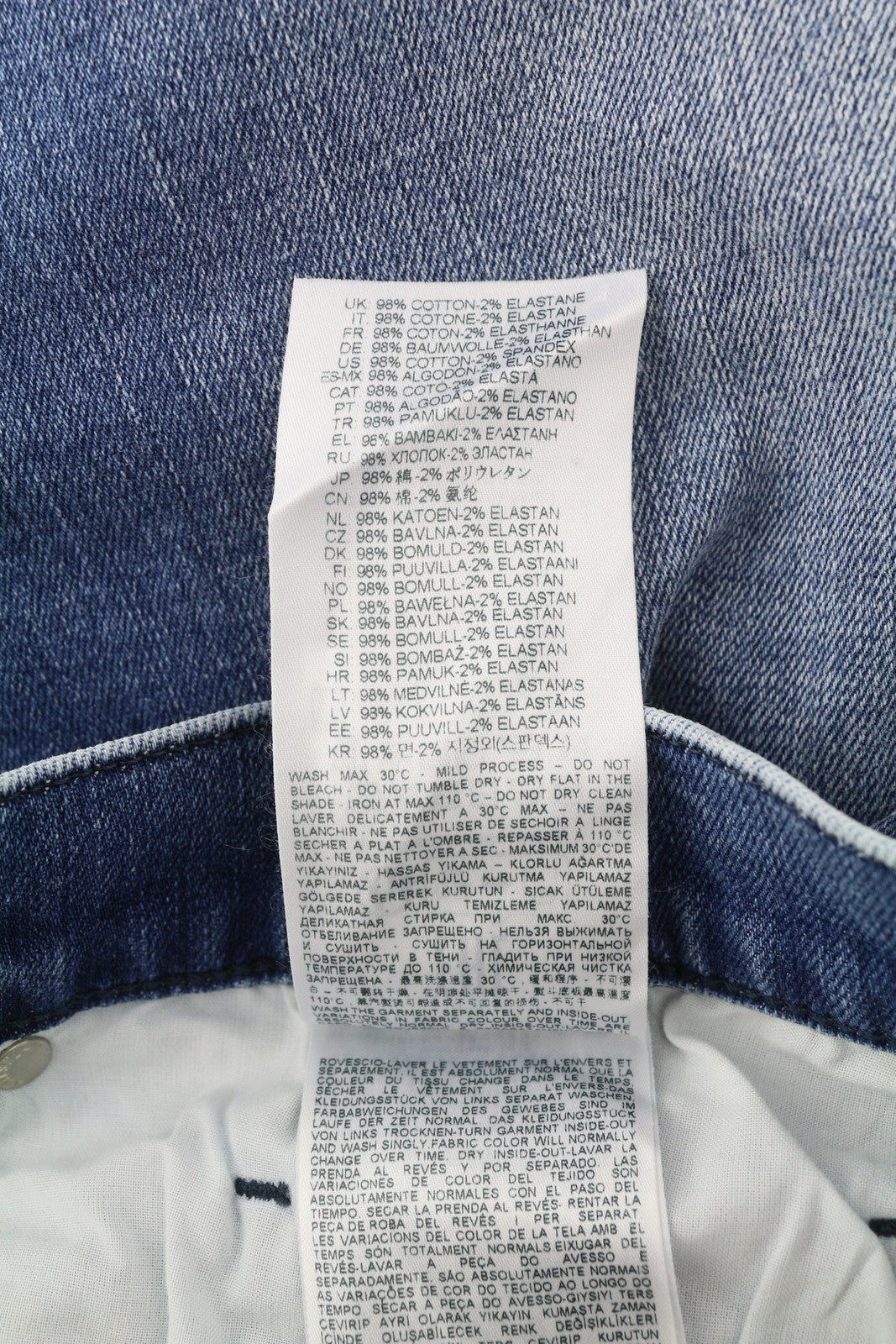 DIESEL Tepphar R4K92 vyriški džinsai W40/L32 Slim Fit su sagomis, skalbtos mėlynos spalvos, rekomenduojama kaina – 250 € 