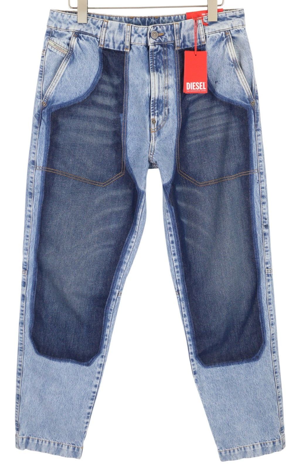 DIESEL P-5-D 0GHAW vyriški džinsai W32 laisvo kirpimo, siaurėjančios kojos, užtrauktuku, skalbtos mėlynos spalvos, rekomenduojama kaina – 425 € 